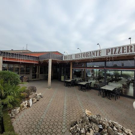 New Napoleonico Hotel Bondeno Luaran gambar